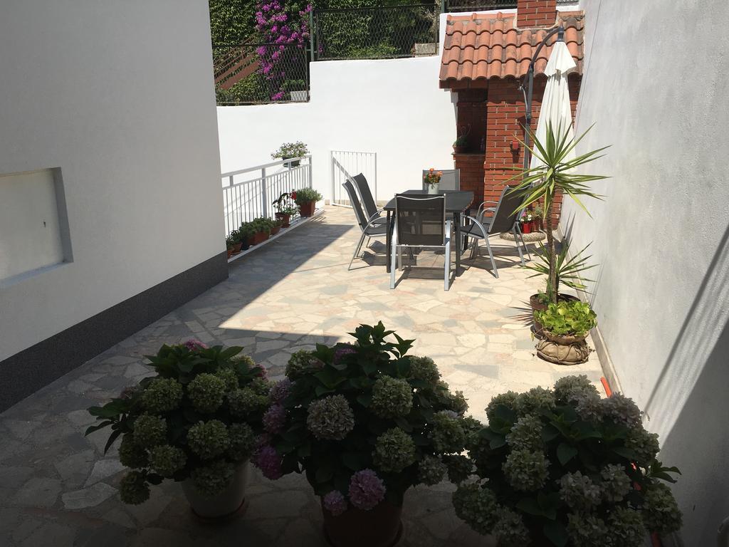 Apartment Satus Podstrana Exterior foto
